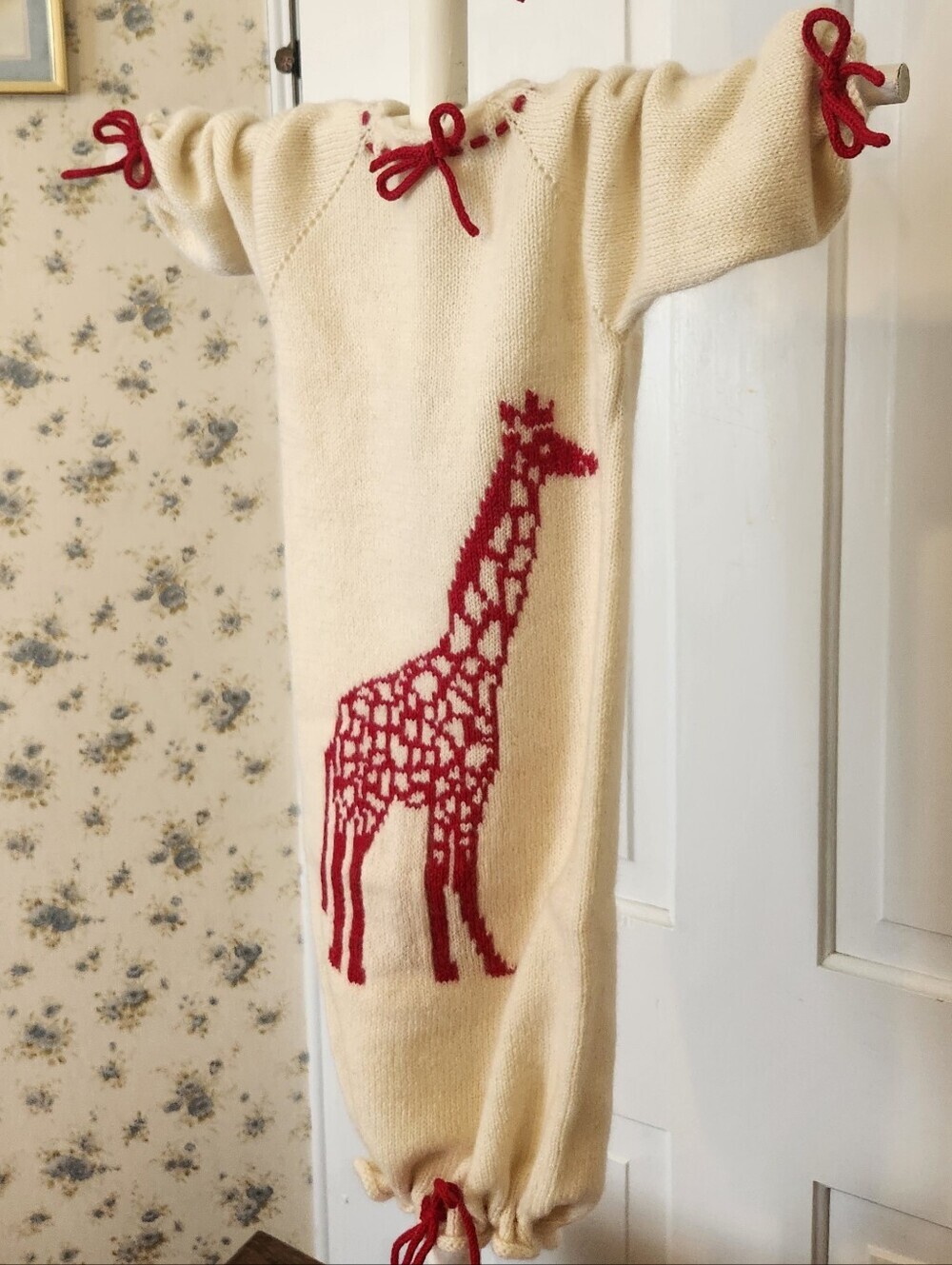 100% American Cashmere Cream and Red Giraffe Baby Sacque One Size - Picture 4 of 12